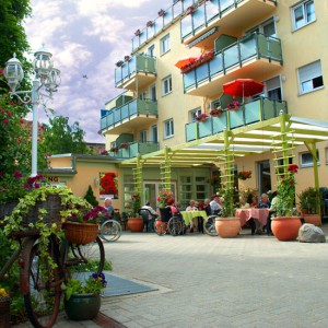 Die Terrasse des Betreuten Wohnen "Am Rosengarten" lädt zum Verweilen und Träumen ein.